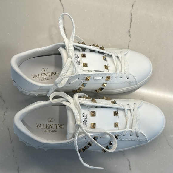 Authentic and never worn Valentino Rockstud sneakers in white leather. - Picture 7 of 13